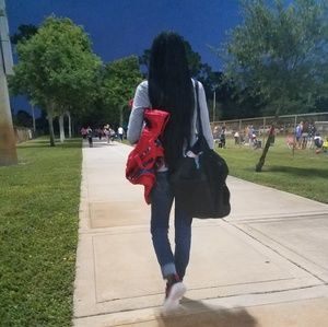 Meet your Posher, Carine